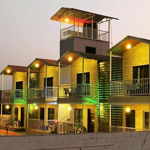 Royal Honey Resort